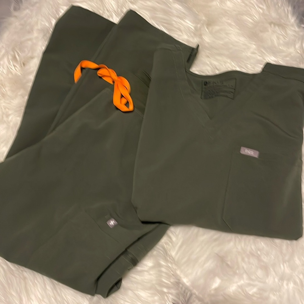 Figs Technical Collection in Olive